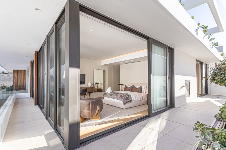 To Let 4 Bedroom Property for Rent in Fresnaye Western Cape